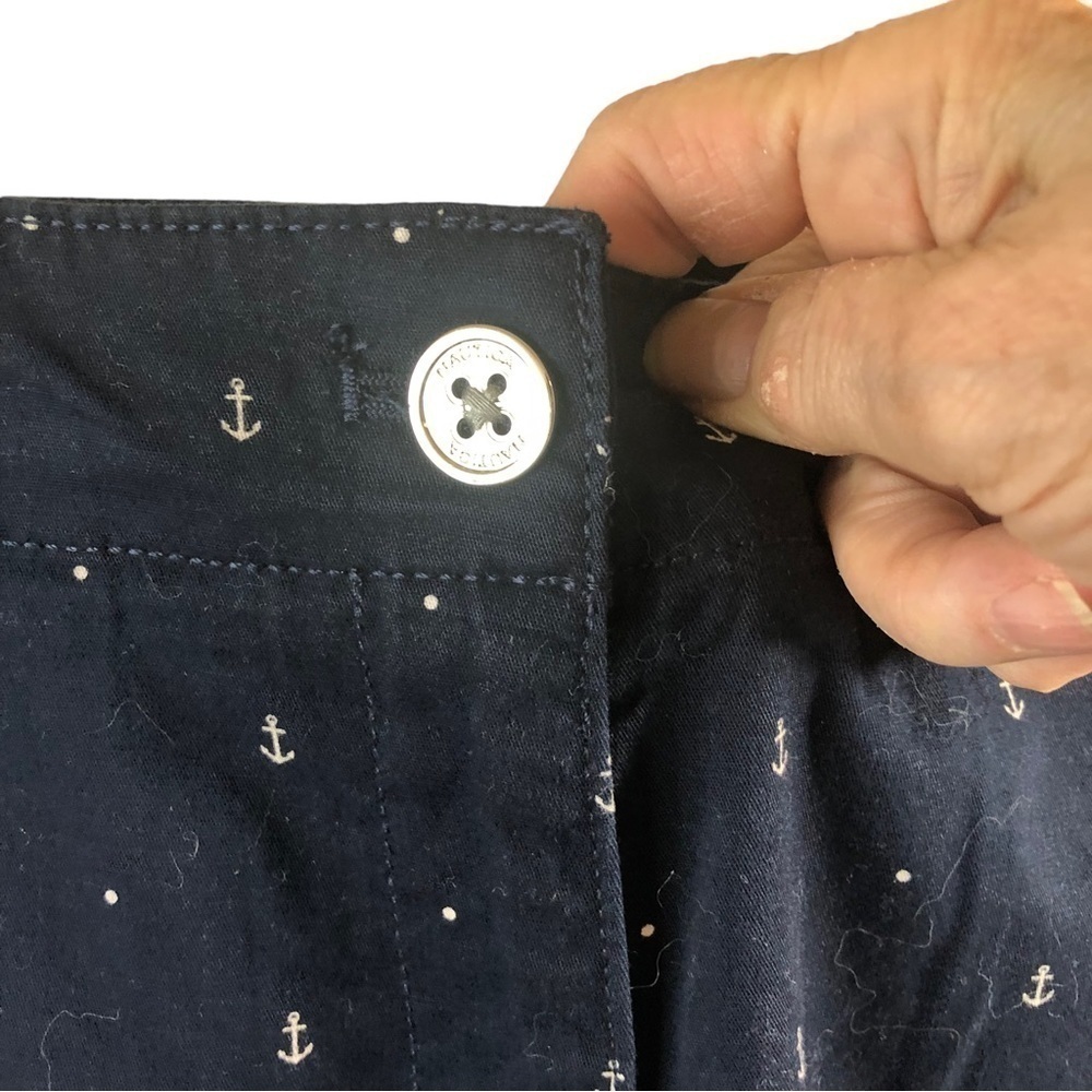 Nautica Shorts Women 10 Navy with Small White Anchors  Front Zip and Button - Picture 2 of 8